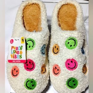 Carpet textured slippers retro smile faces - c